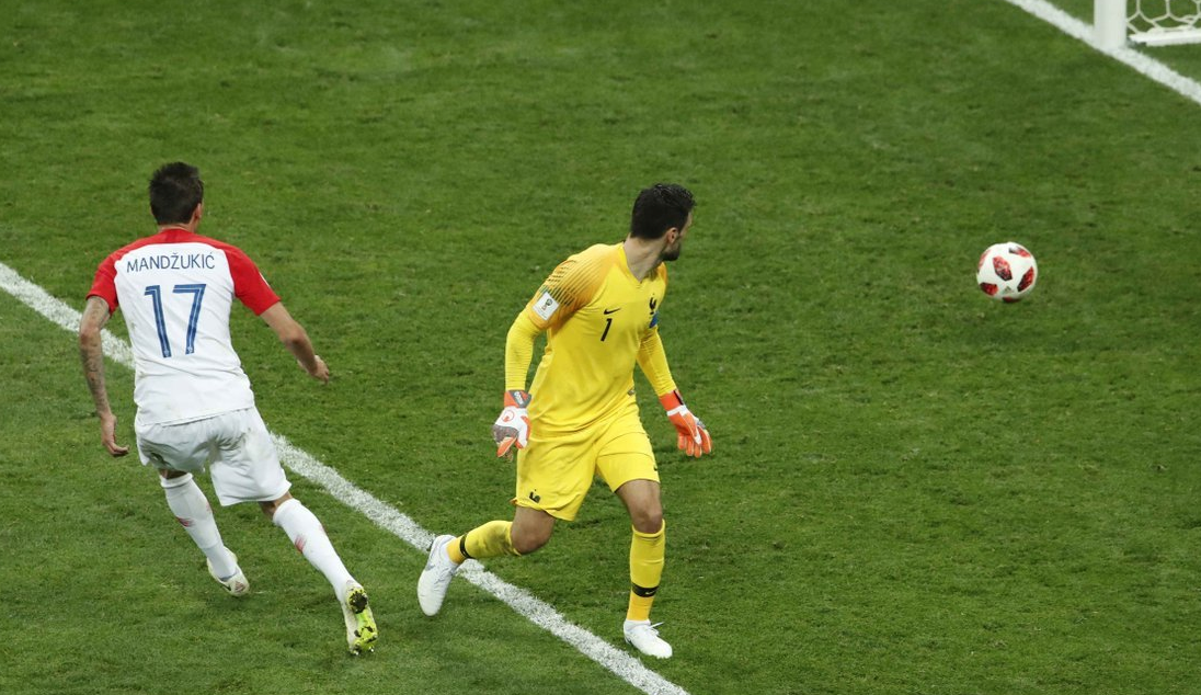  法甲防守大战现乌龙，圣埃蒂安定位球失误自摆乌龙