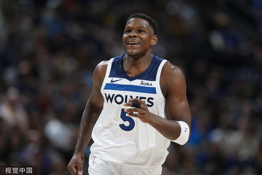  爱德华兹高效输出森林狼客场击败掘金